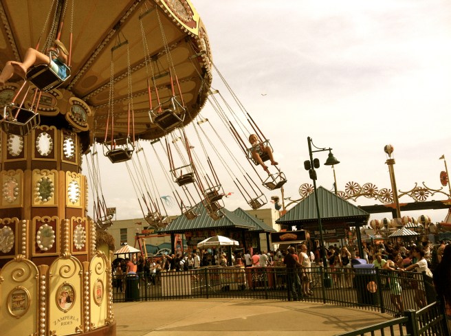 Sì, volare: calcinculo a Coney Island, New York.